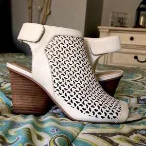 Vince Camuto Shoes